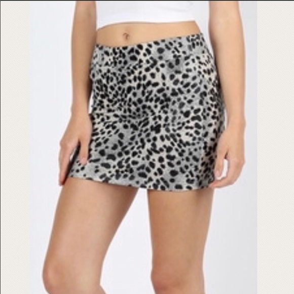 Snake skin leopard print mini skirt - Picture 3 of 4